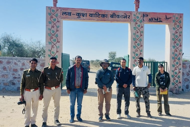 Dr. Sujit Narwade (second from right) and BNHS Director Kishor Rithe (fourth from right) with conservation stakeholders in Bikaner, Rajasthan.